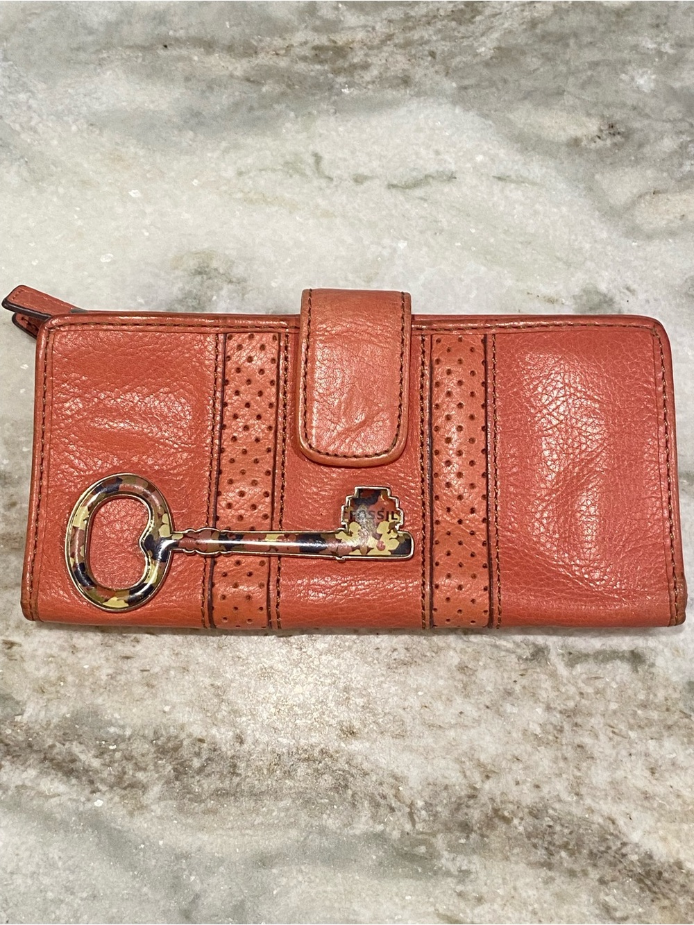 Fossil Key-Per Salmon Pink Leather
Y2K Bifold Wallet SL3150